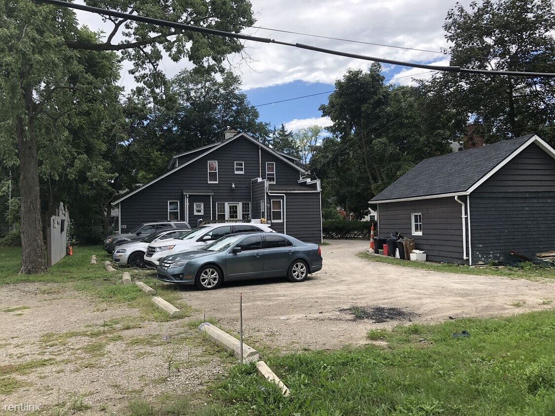 6 br, 3.5 bath House 1010 Washtenaw Rd House Rental in Ypsilanti