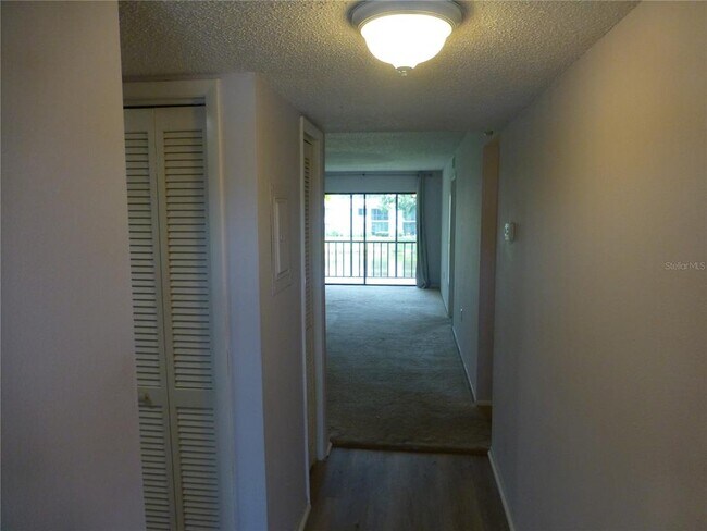 Building Photo - 114 Lakeside Dr