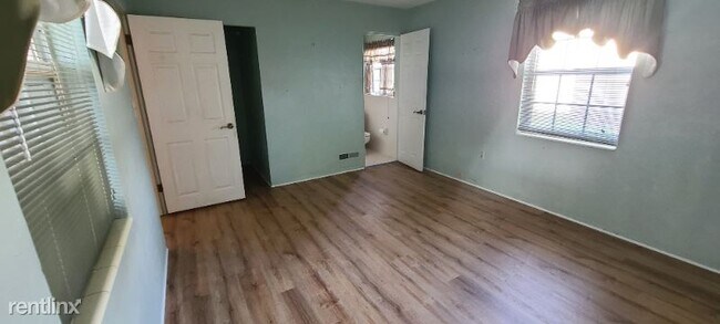 Foto del edificio - 3 br, 2 bath House - 6168 44th Ave N