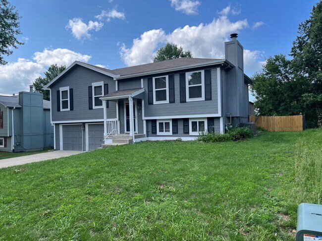Building Photo - 3-Bedroom, 2.5-Bathroom home in Blue Springs