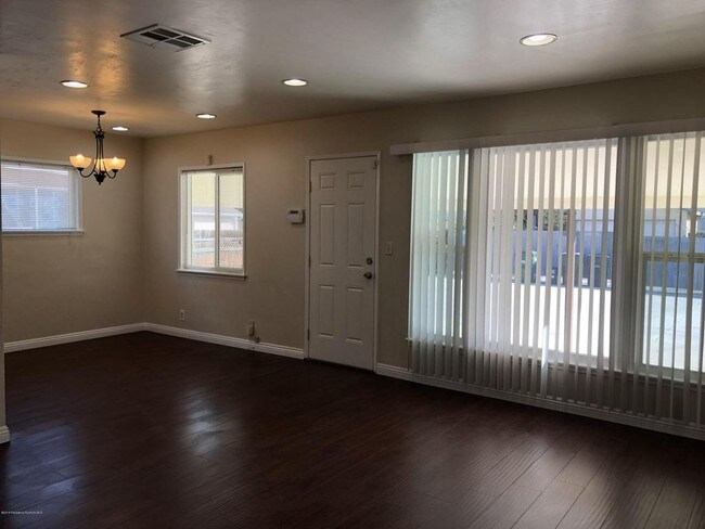Building Photo - 720 S Glendora Ave