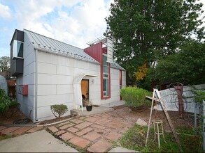 Building Photo - 1018 S 36th St