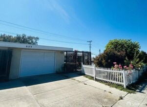 Building Photo - 618 Lakewood Dr