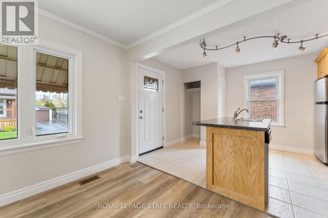 Photo du bâtiment - 65 E 11th St
