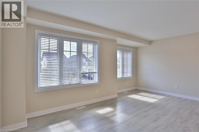 Building Photo - 27 Ridgemount St