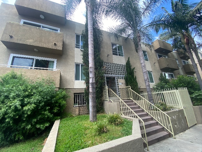 Photo - 11117 Hartsook St (Los Angeles, CA) Apartment