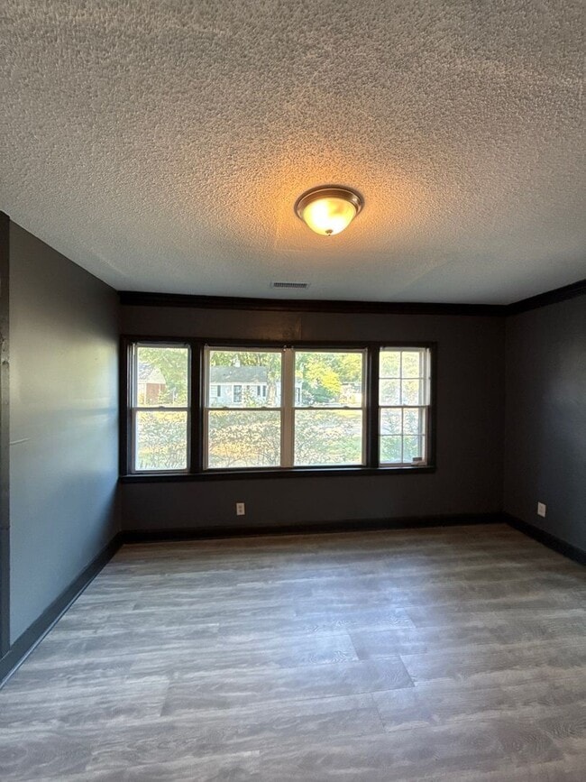 Building Photo - Fully Renovated 3BR Home in East Memphis – Section 8 Welcome