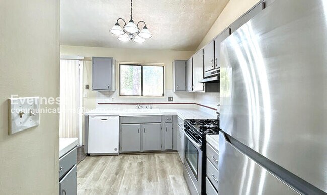 Foto del edificio - 1888 Singer Way