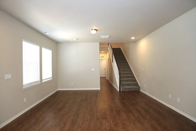 Foto del edificio - Beautiful 3-Bedroom Townhouse for Rent in Wolf Ranch