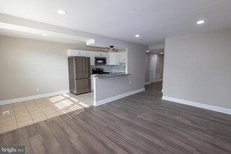 Building Photo - 10040 Jeanes St
