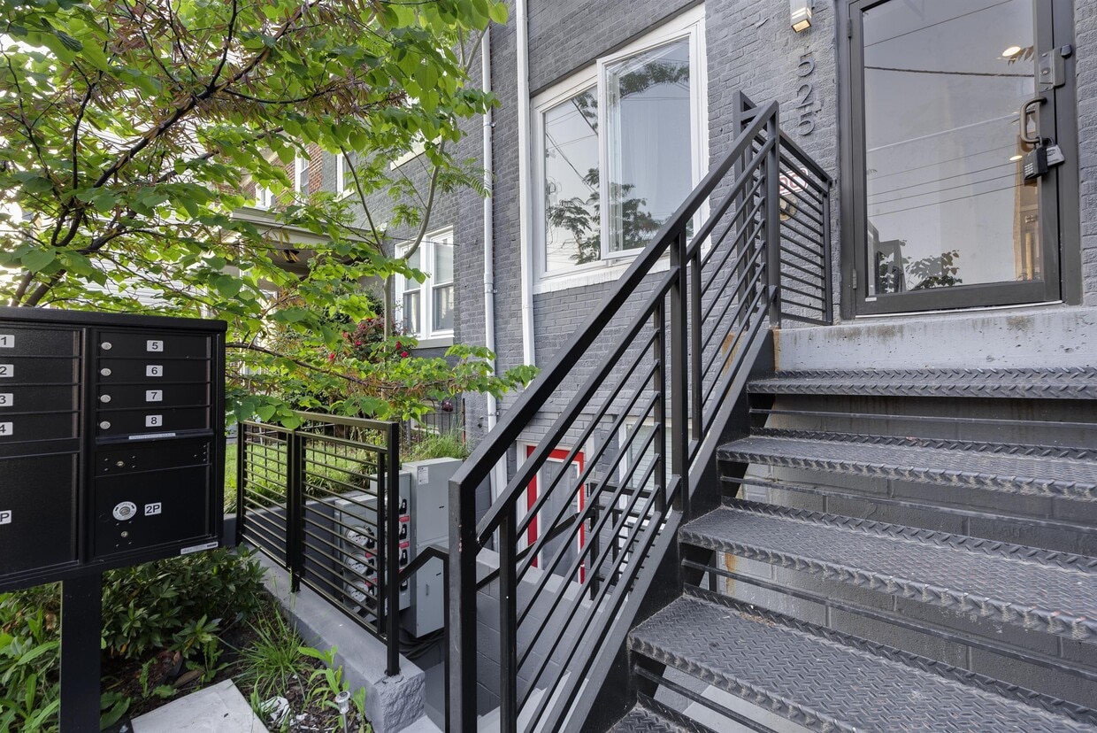 Primary Photo - 525 Kennedy St NW