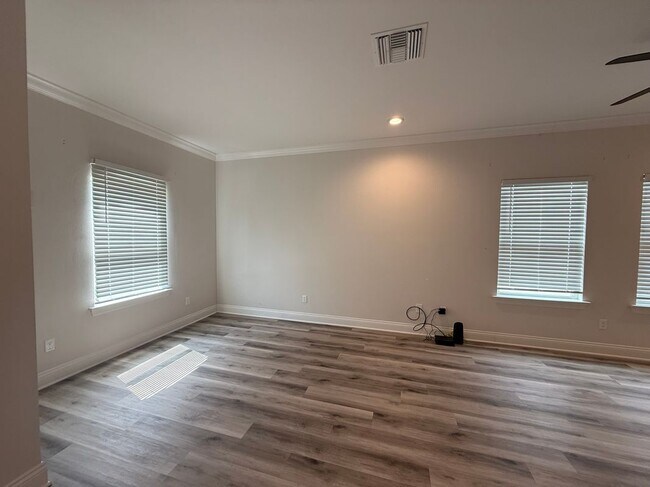 Foto del edificio - 57415 Oak Ave