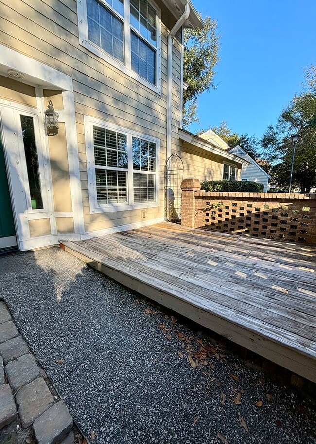 Photo - Available 1/10. Beautiful 3BR/3 BA Townhom... House