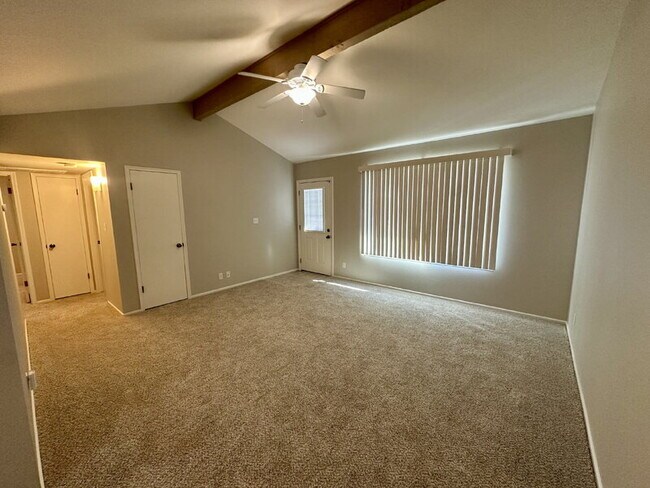 Foto del edificio - 6514 S Lakeshore Dr