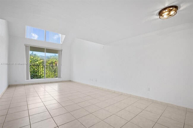 Foto del edificio - 6900 N Kendall Dr