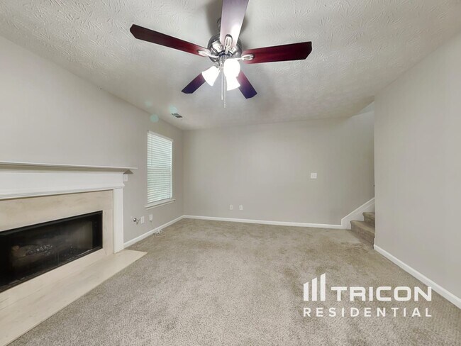 Building Photo - 330 Summit View Dr