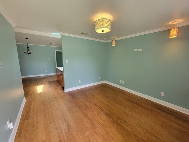 Building Photo - 214 Corinth Dr