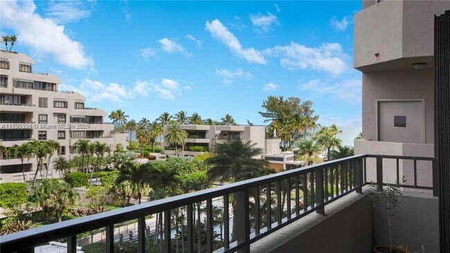 Foto del edificio - 201 Crandon Blvd