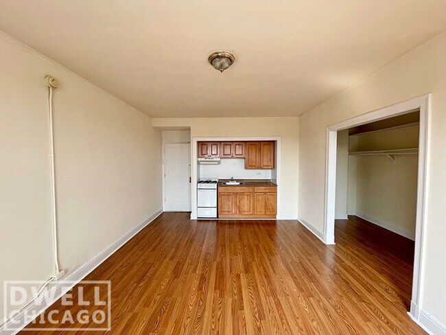 Foto del edificio - 2777 N Milwaukee Ave