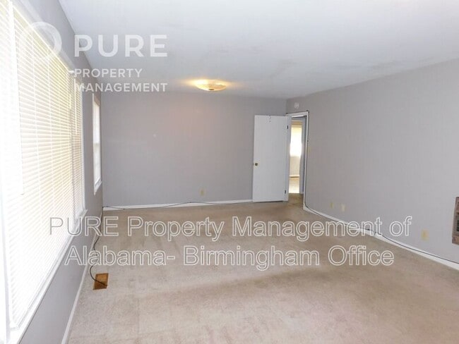 Building Photo - 117 NE 22nd Ave