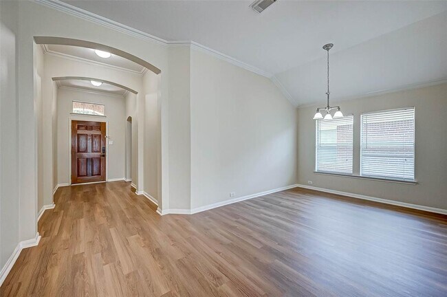Building Photo - 3931 Pine Forest Hollow Trail