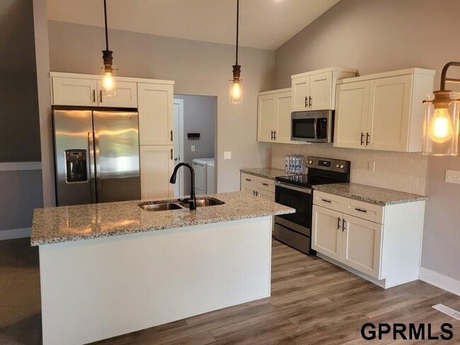 Foto del edificio - 3031 Lakeside Dr