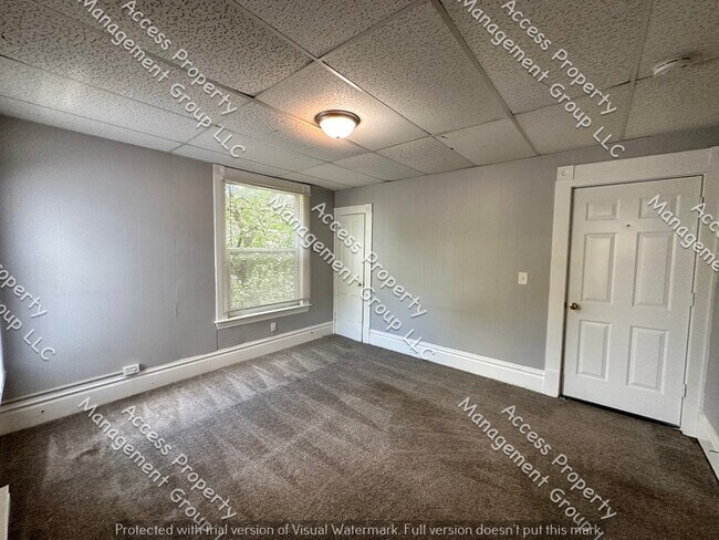 Building Photo - Northwest One Bedroom Unit close GVSU and ...