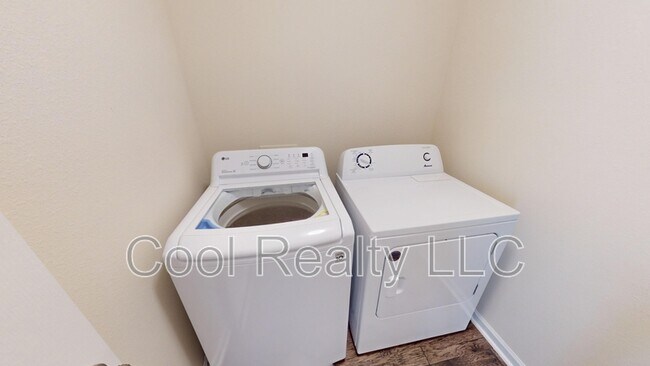 Foto del edificio - 2489 Oak Stream Dr
