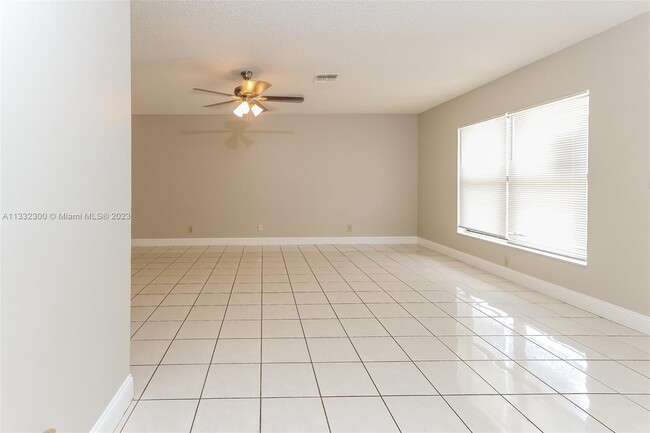Building Photo - 5960 Ithaca Cir W