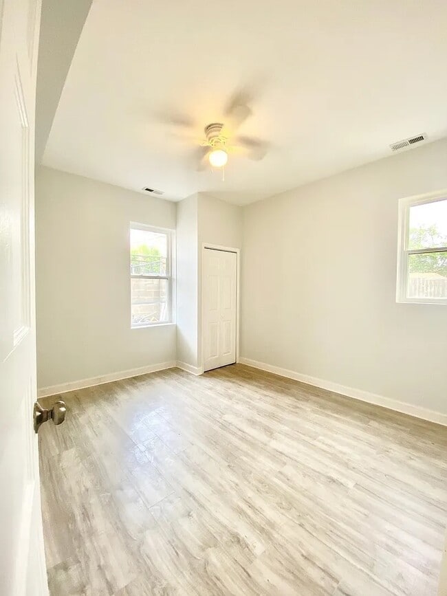 Building Photo - 2238 S Homan Ave