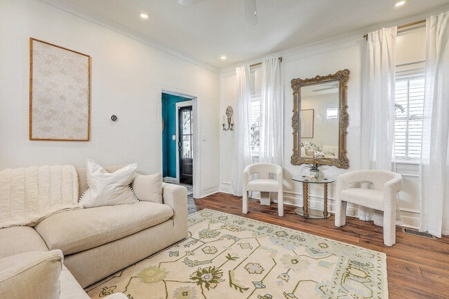 Building Photo - 38 Bogard St