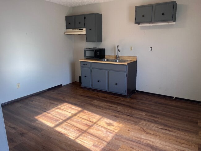 Foto del edificio - 1670 E Midland Trail