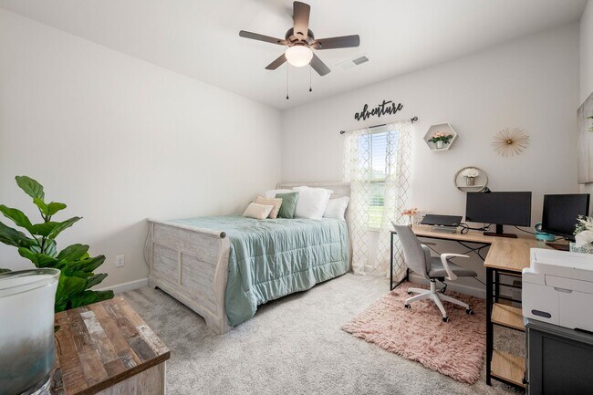 Foto del edificio - SOLAR Powered 3-Bedroom, 2-Bathroom Single...