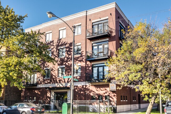 Building Photo - 2064 N California Ave