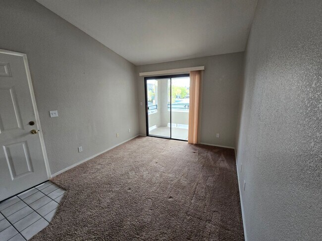Foto del edificio - ***GREAT 1 BEDROOM/ 1 BATH CONDO ON SECOND...