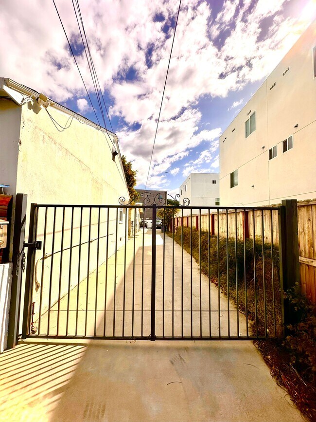 Building Photo - 5754 Elmer Ave