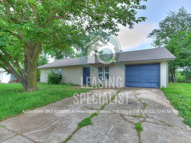 Building Photo - Adorable Norman 3 Bed 1.5 Bath House!