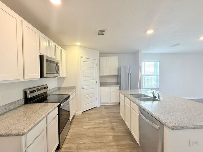 Foto del edificio - 5719 Guinevere Ln