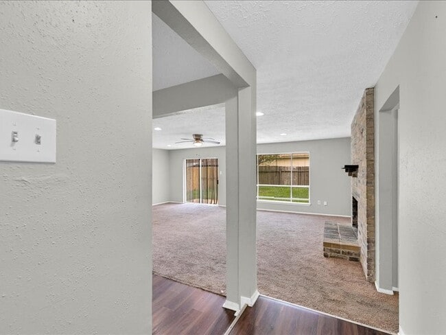 Building Photo - 8406 Daycoach Ln