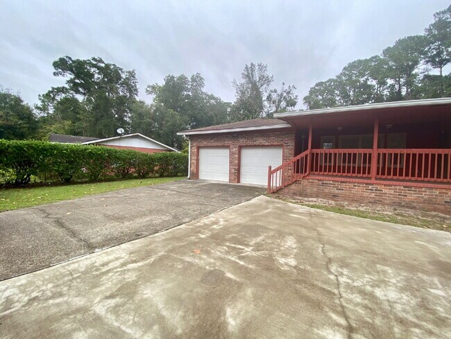 Building Photo - Single-family home on Hilton Head Island w...