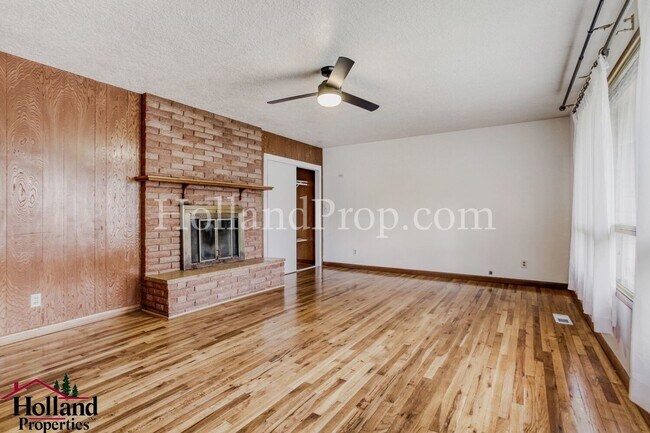 Building Photo - Beautiful Single-Level Hillsboro Home with Covered Deck!