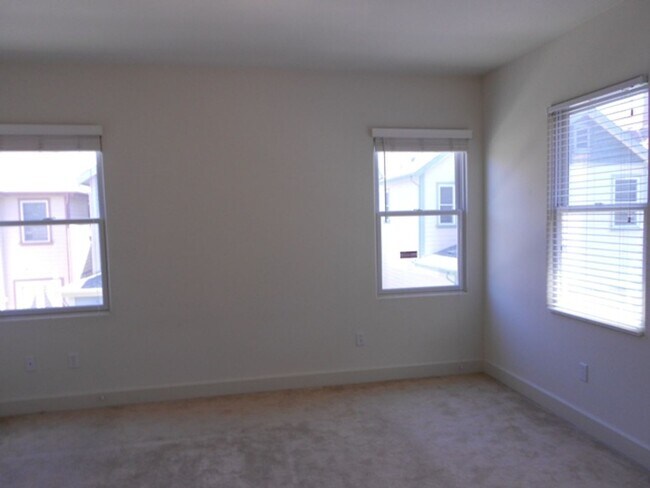 Foto del edificio - 4 bedroom home in Hercules available in la...