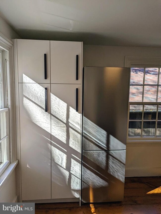 Building Photo - 15-15 W Ferry St