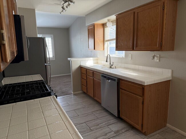 Building Photo - 8432 Pacific Fountain Ave