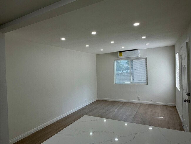 Foto del edificio - 2522-2524 Lancaster Ave