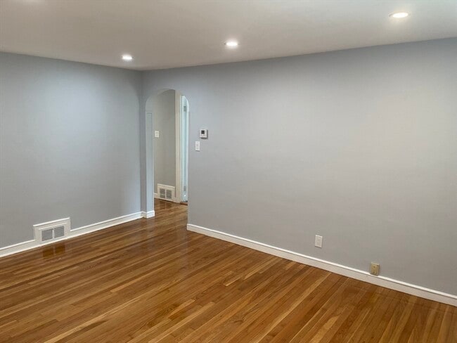 Building Photo - 30 Langley Cir