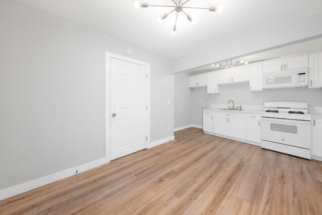 Foto del edificio - 636-638 W Nevada St