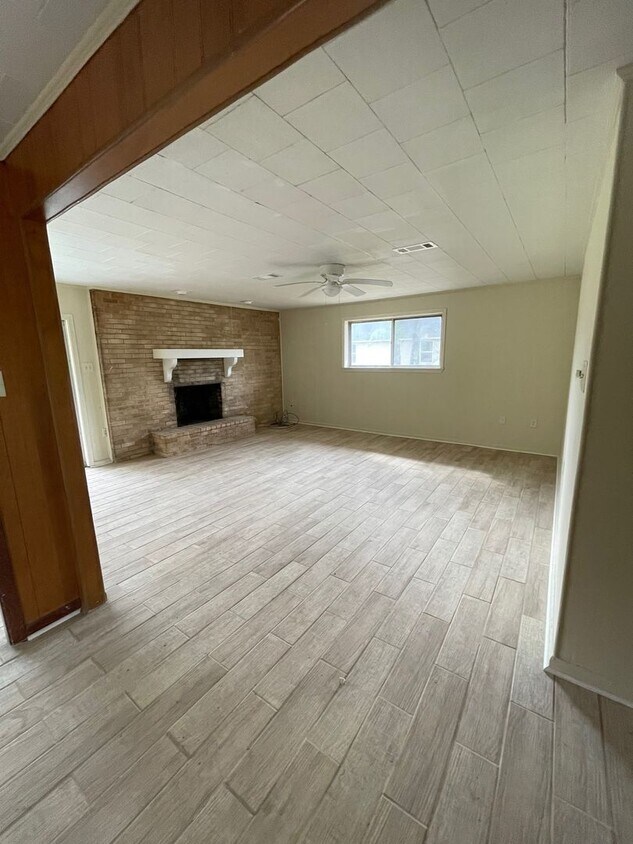 Foto del edificio - 45305 Rogers Rd