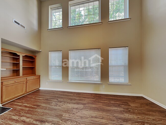 Foto del edificio - 540 Kingsmoor Drive