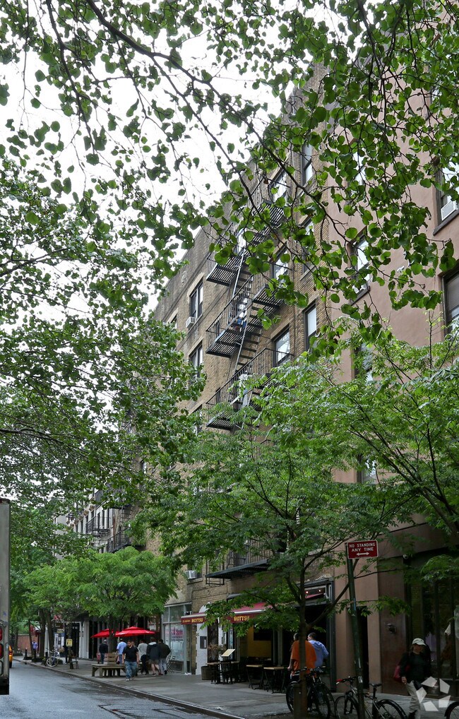 Building Photo - 285 Mott St